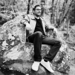 Christian Darvey, auteur et réalisateur du film Liminal Express, portrait en extérieur